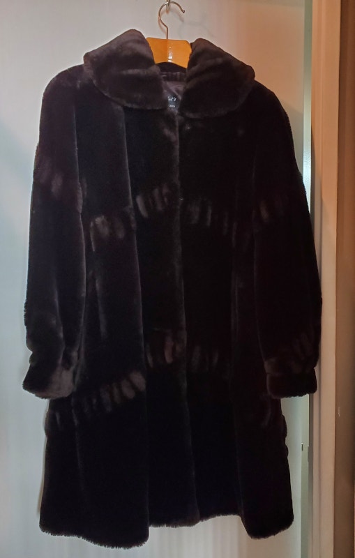 Beautiful Fur coat - Blackish-Dark-Brown Faux - NEW! - $80 O.B.O - photo 2
