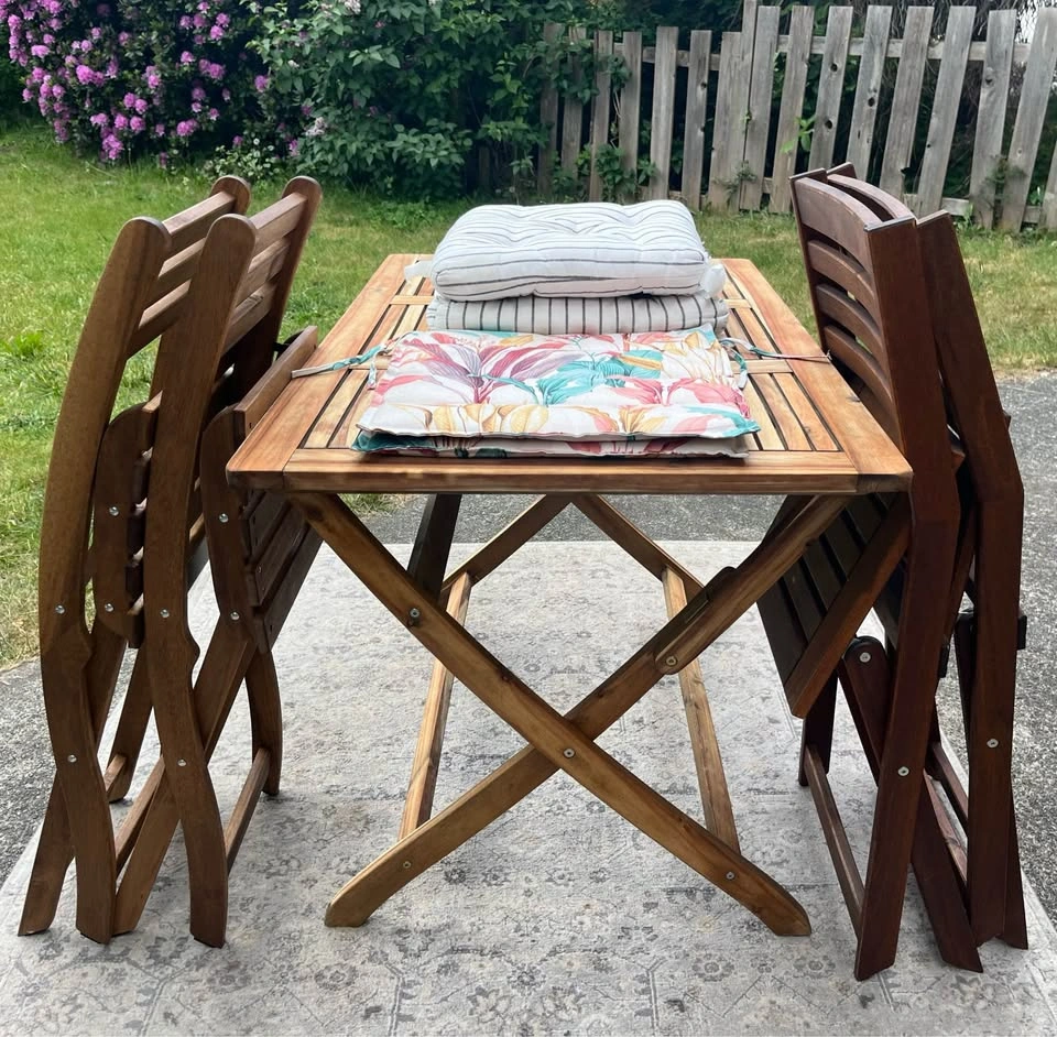 Hardwood Patio Set w/ 4 Folding Chairs & Table - photo 4