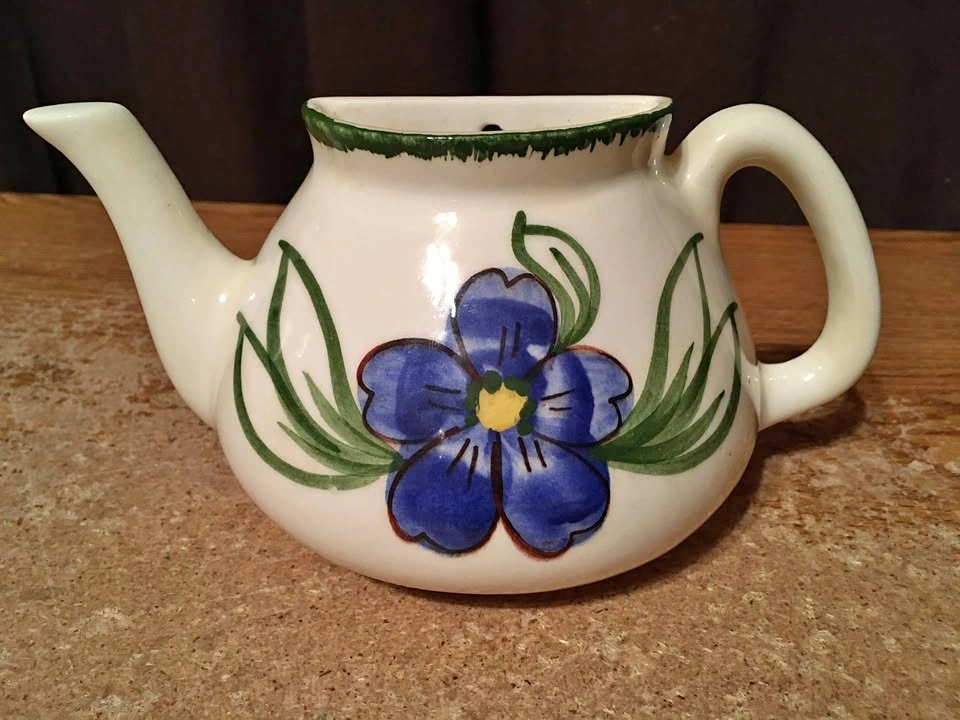 VINTAGE TEAPOT CERAMIC WALL POCKET BLUE FLOWER GREEN TRIM AND LE