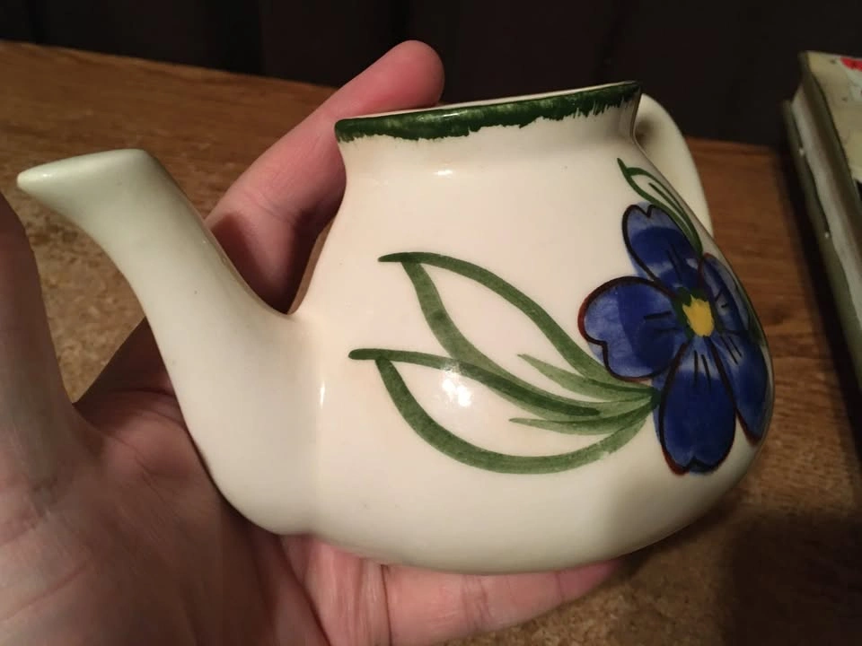 VINTAGE TEAPOT CERAMIC WALL POCKET BLUE FLOWER GREEN TRIM AND LE - photo 3