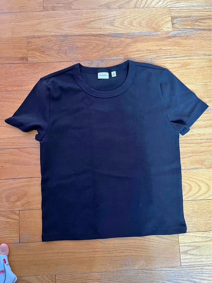 Aritzia Sunday Best Tee