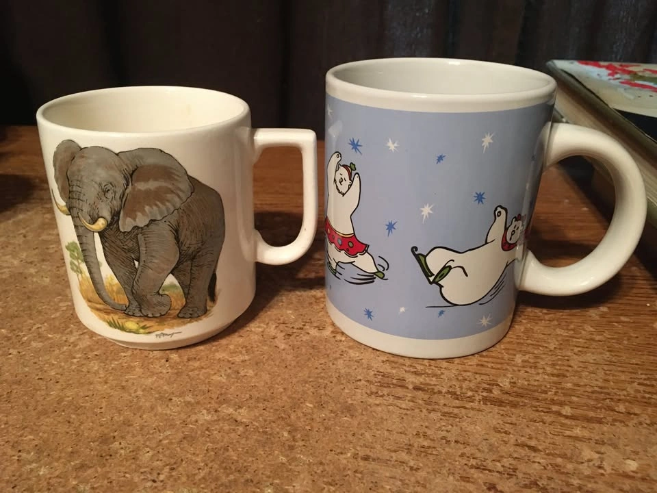 LOT OF 26 COFFEE MUGS: SMILEY, FOOTBALL, GOLF, ANIMALS, MOM/DAD - photo 3