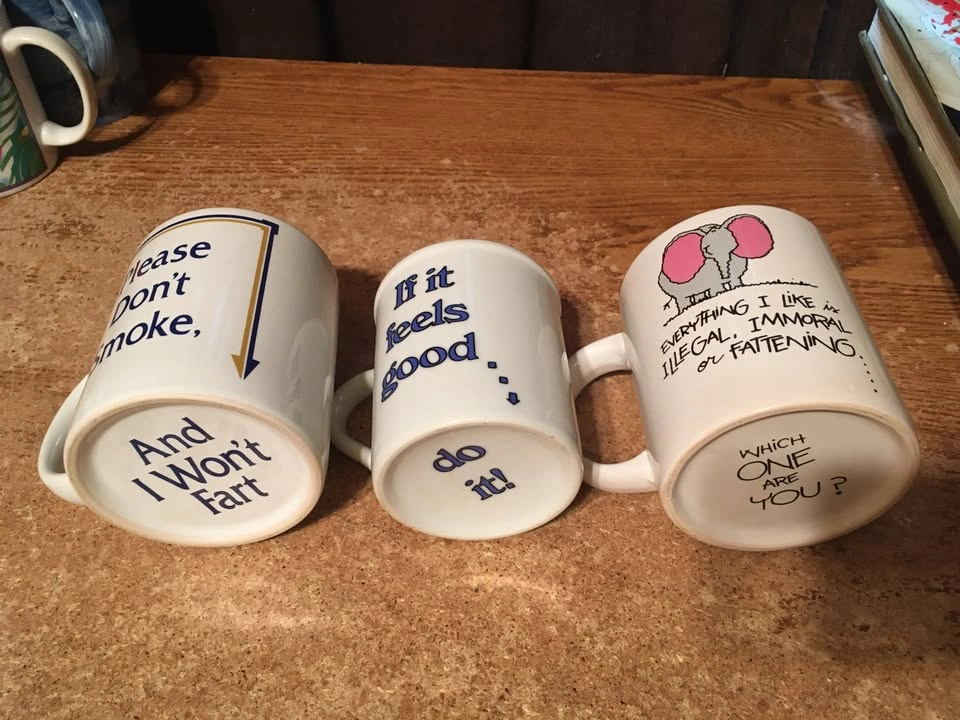 LOT OF 26 COFFEE MUGS: SMILEY, FOOTBALL, GOLF, ANIMALS, MOM/DAD - photo 5