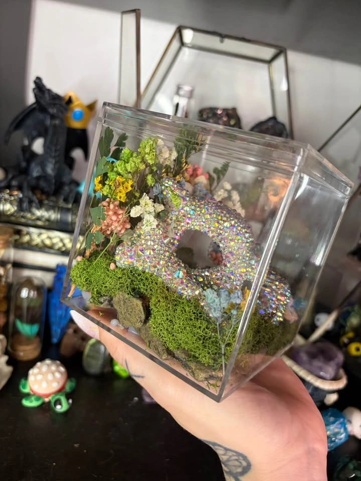 Cubone Skull Insect Terrarium - photo 3