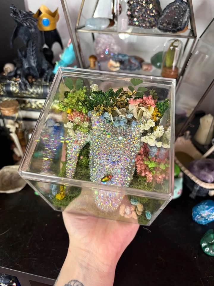 Cubone Skull Insect Terrarium - photo 4