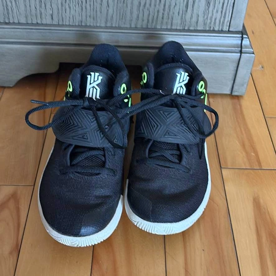 Basketball shoes