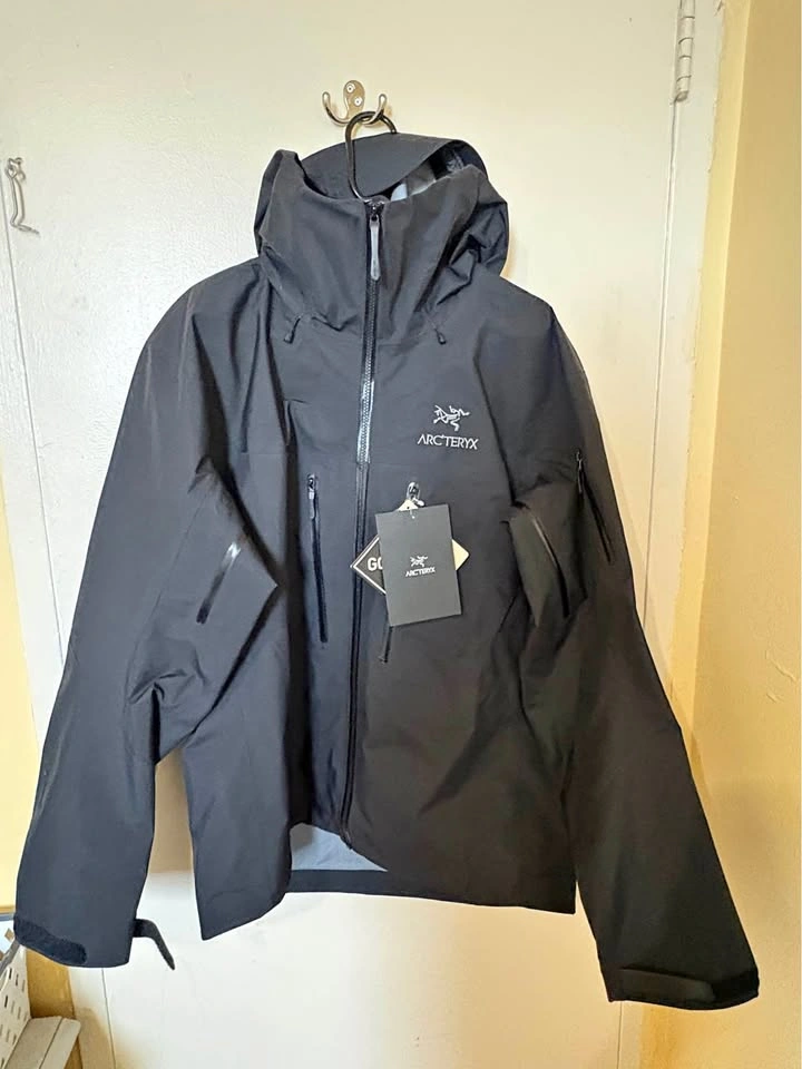 NWT Arc'teryx Alpha SV Jacket - Men’s Large - Black