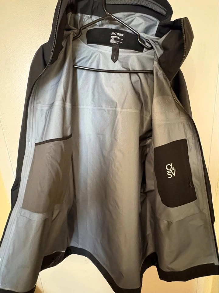 NWT Arc'teryx Alpha SV Jacket - Men’s Large - Black - photo 3