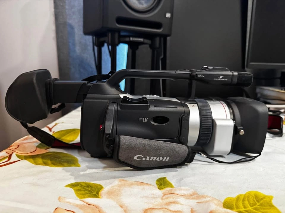 Canon GL2 Video Camera - Mint Condition - photo 2