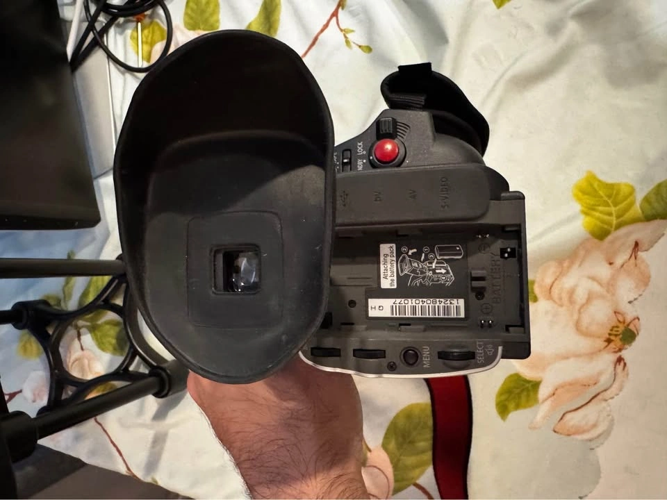 Canon GL2 Video Camera - Mint Condition - photo 3