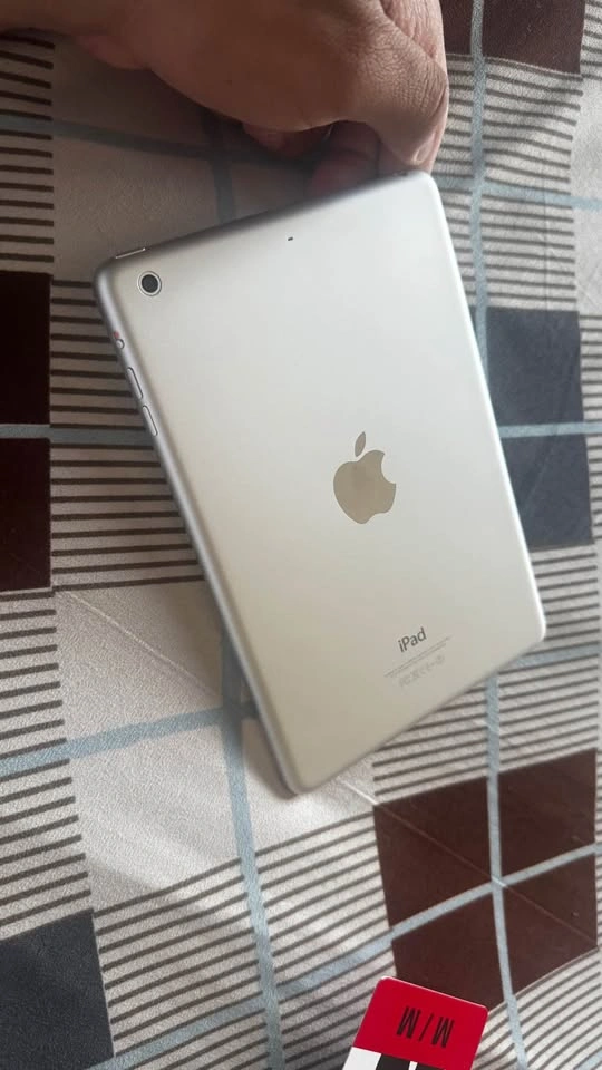 Apple iPad mini 2 32GB Silver - photo 2