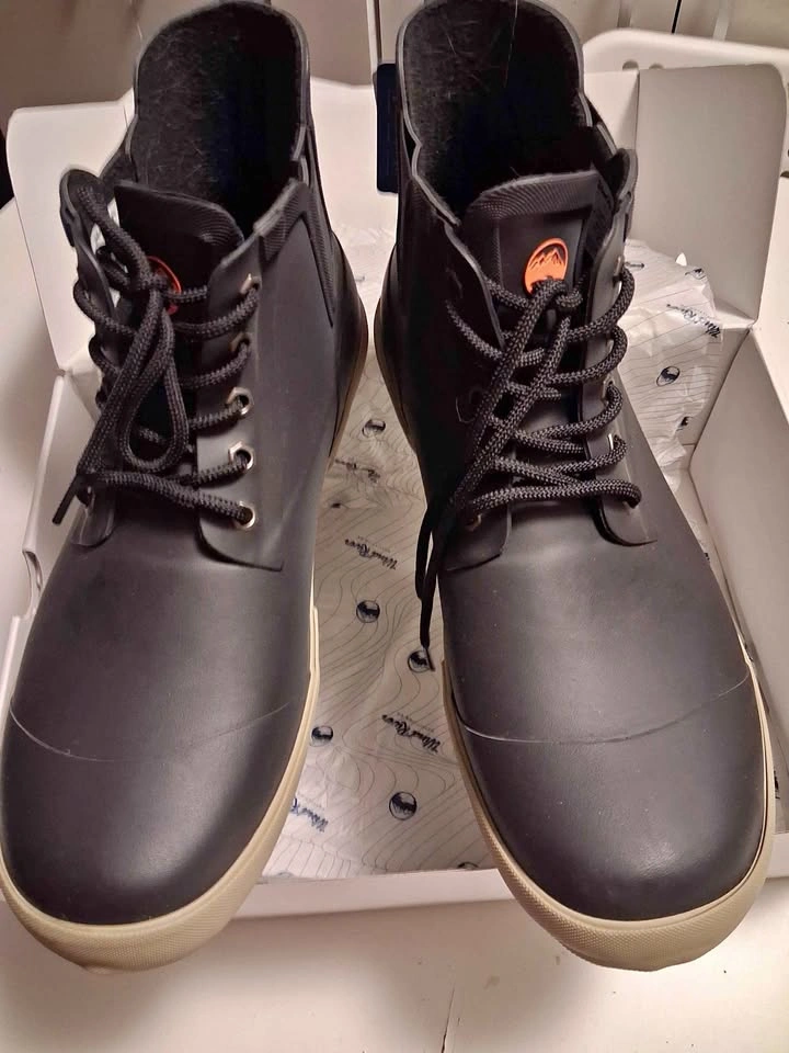 New Wind River Black Waterproof Boots