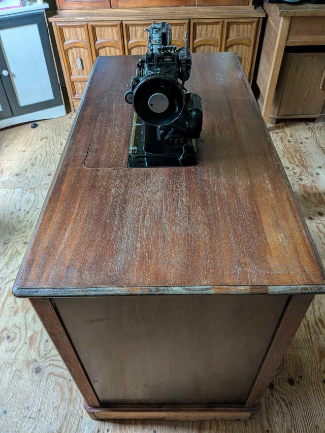 Vintage Singer Sewing Machine and Table image indicator(3)