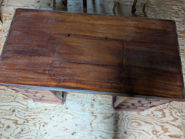 Vintage Singer Sewing Machine and Table image indicator(5)