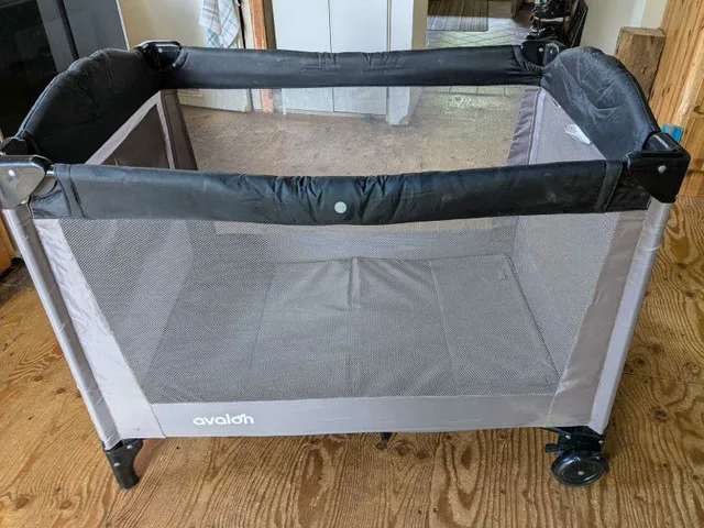 Avalon Playpen *Barely Used*      *Like Brand New* image indicator(4)