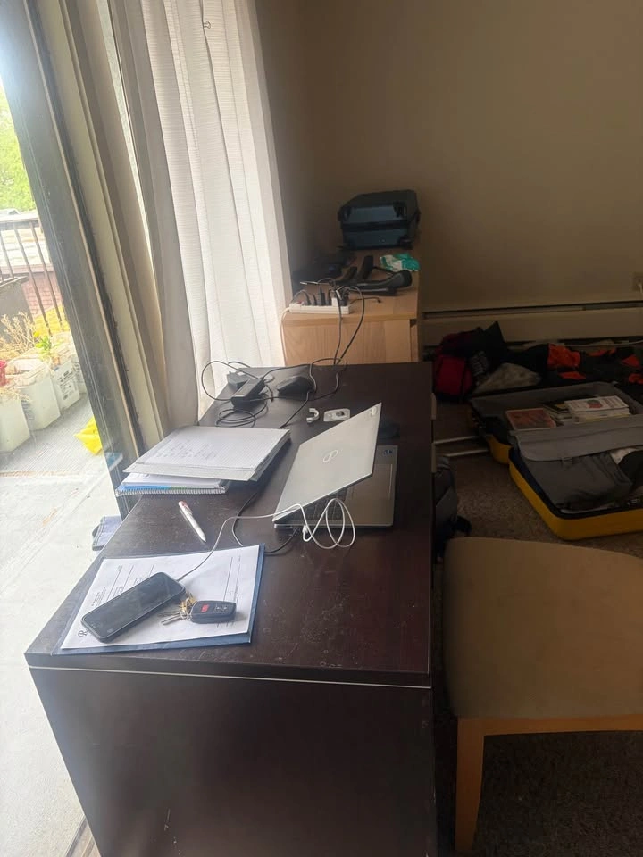 Office desk, reading table - photo 3