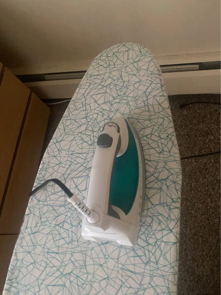 Black+Decker Iron and Iron Board - photo 2
