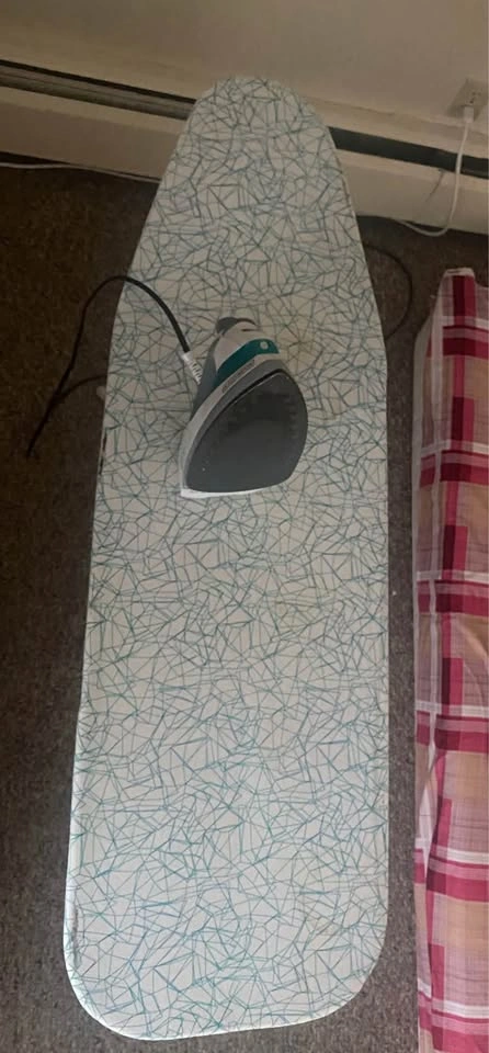 Black+Decker Iron and Iron Board - photo 3