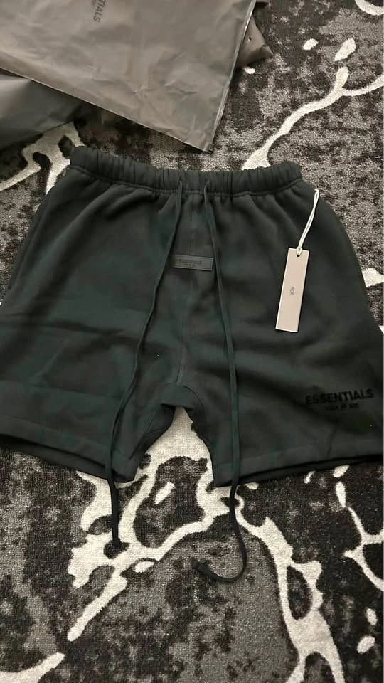 Essentials Shorts Black - Size M
