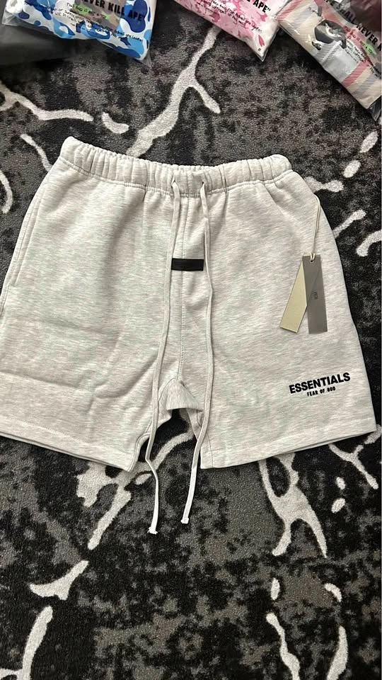 Essentials Shorts Light Oat - Size M