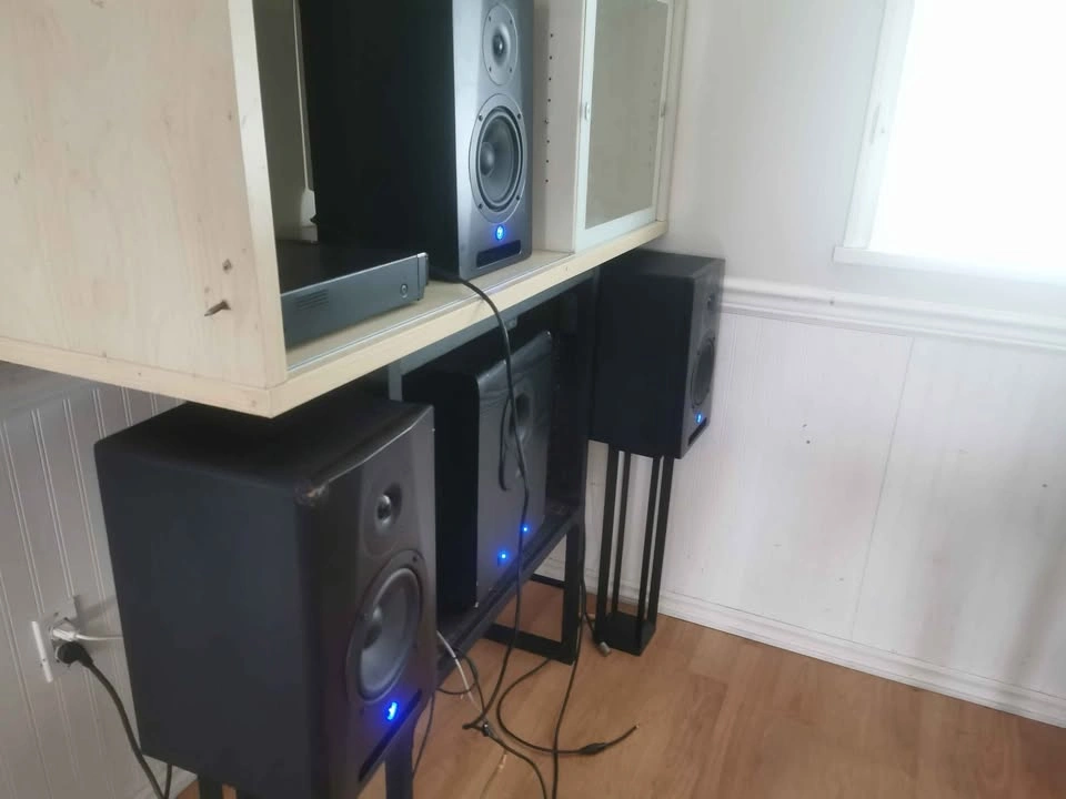 Yorkville Powered Studio Monitors & Subwoofer w/ Stands - photo 3