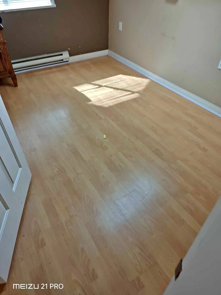5 Beds 2 Baths - House