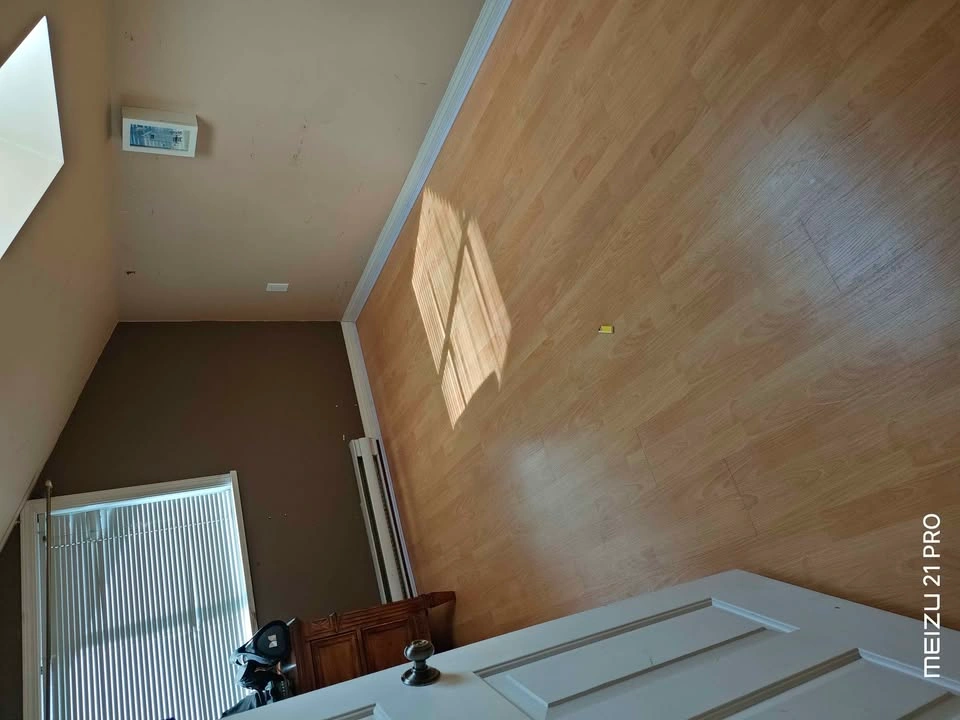 5 Beds 2 Baths - House - photo 2