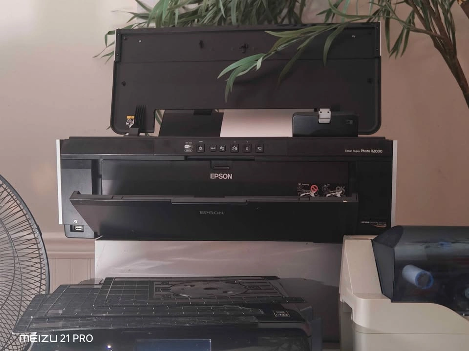Epson Stylus Photo R2000 Printer with 3 Trays (Card/Disc/Insert) - photo 2