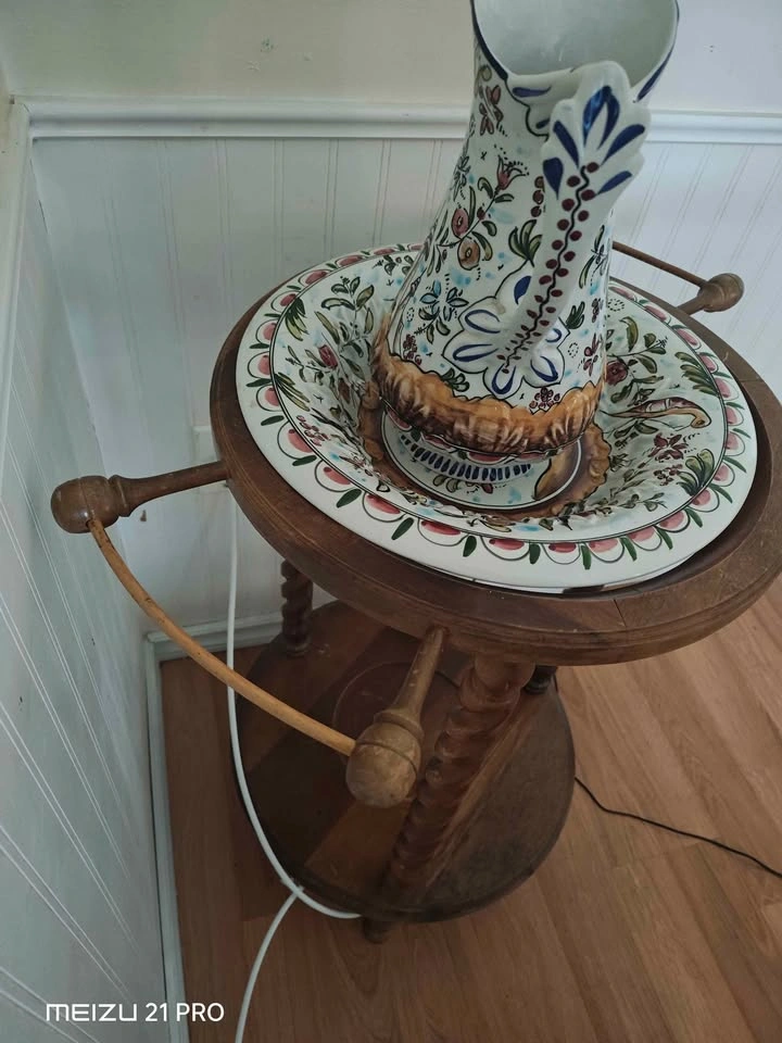 Antique pottery table - photo 3