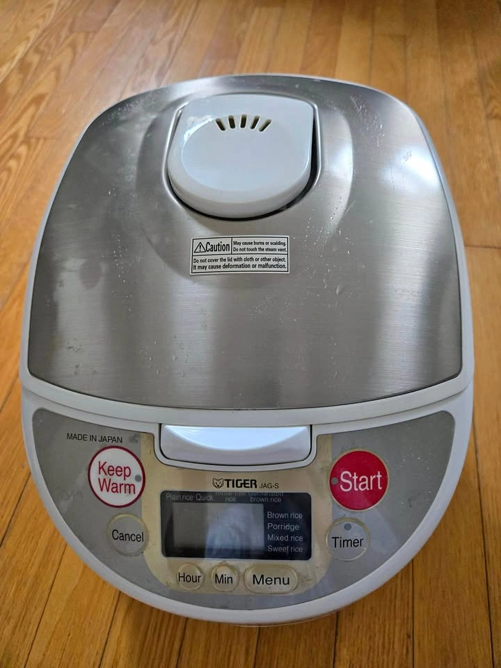 Rice Cooker 10 Cups (TIGER MADE IN JAPAN)