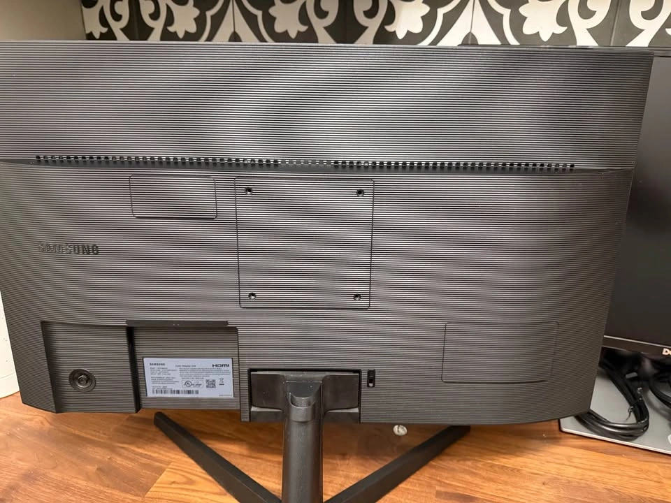 Samsung 27" Gaming Monitor - photo 2