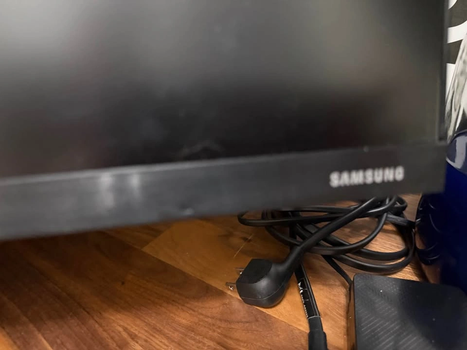 Samsung 27" Gaming Monitor - photo 3