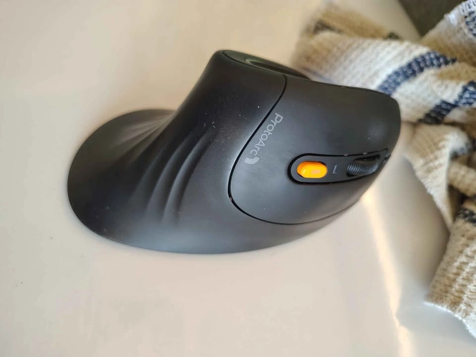 ProtoArc Ergonomic Vertical Mouse (Wireless) - photo 3