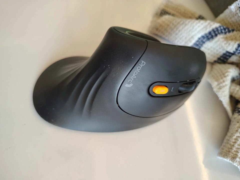 ProtoArc Ergonomic Vertical Mouse (Wireless) - photo 4
