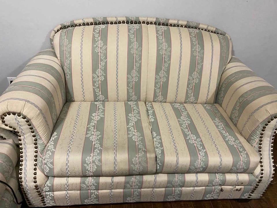 3 Seater and 2 Seater Sofa - Barely Used - photo 2