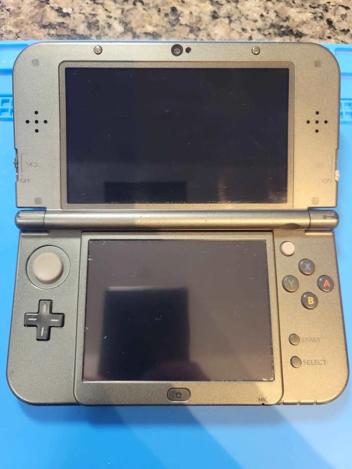New Nintendo 3DS XL Metallic Black - photo 2