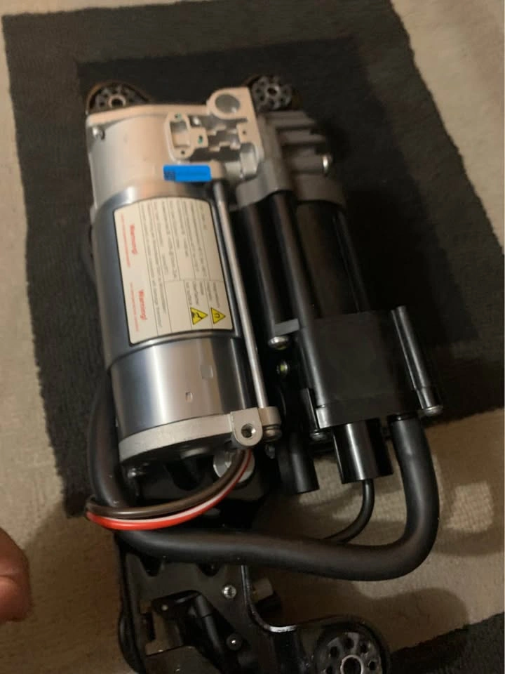 BMW X5/X6 Air Suspension Compressor Pump (2014-2019) - photo 3