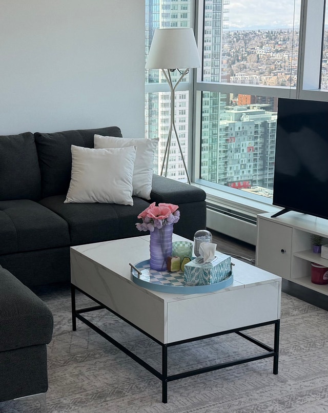 Lift Top Coffee Table with Hidden Storage Compartment