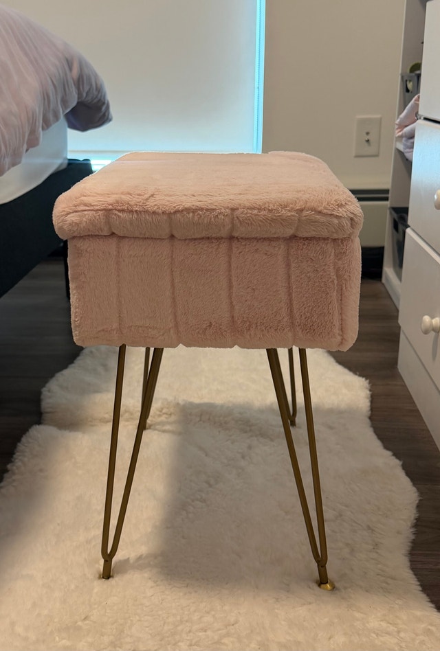 Pink Faux Fur Vanity Chair