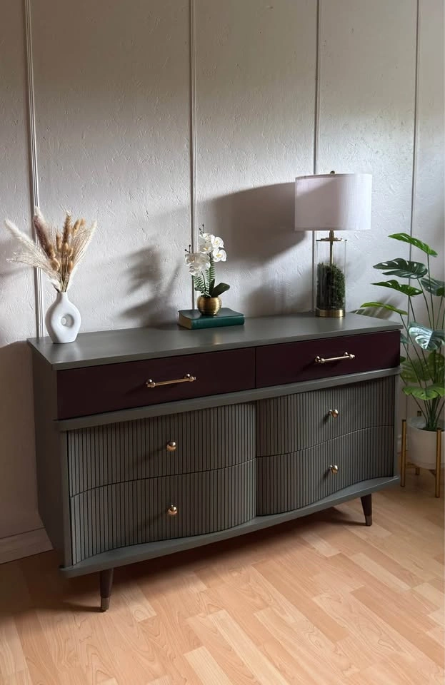 Refinished MCM Kroehler Dresser - Olive & Mahogany Fluted Bow Fr - photo 2