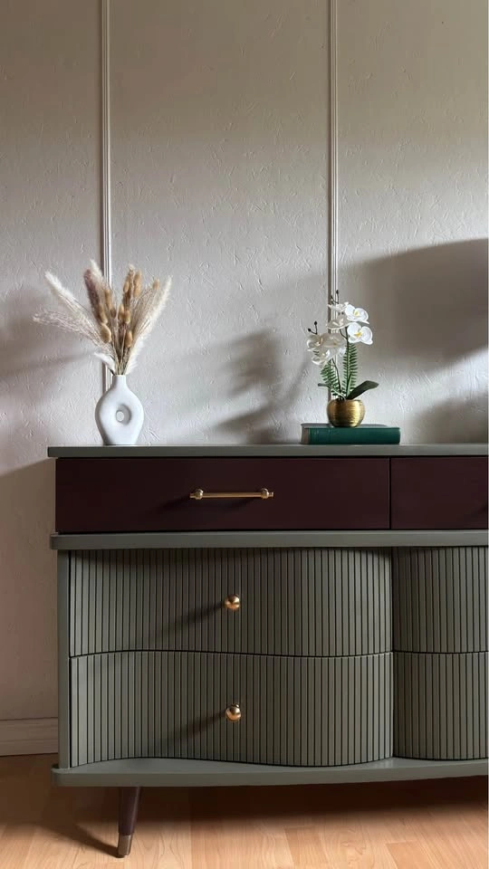 Refinished MCM Kroehler Dresser - Olive & Mahogany Fluted Bow Fr - photo 4