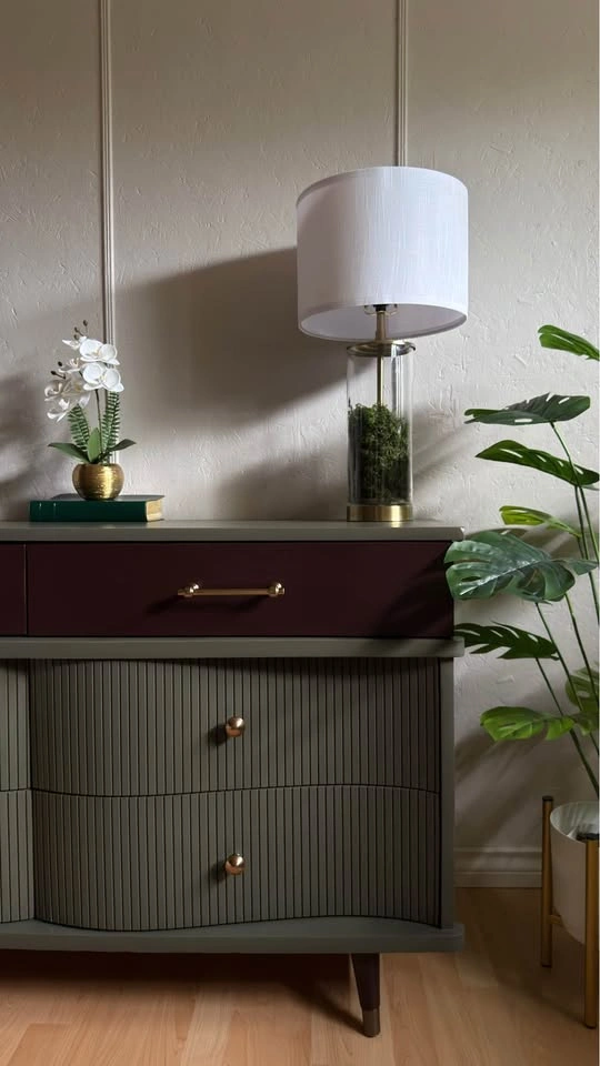 Refinished MCM Kroehler Dresser - Olive & Mahogany Fluted Bow Fr - photo 5