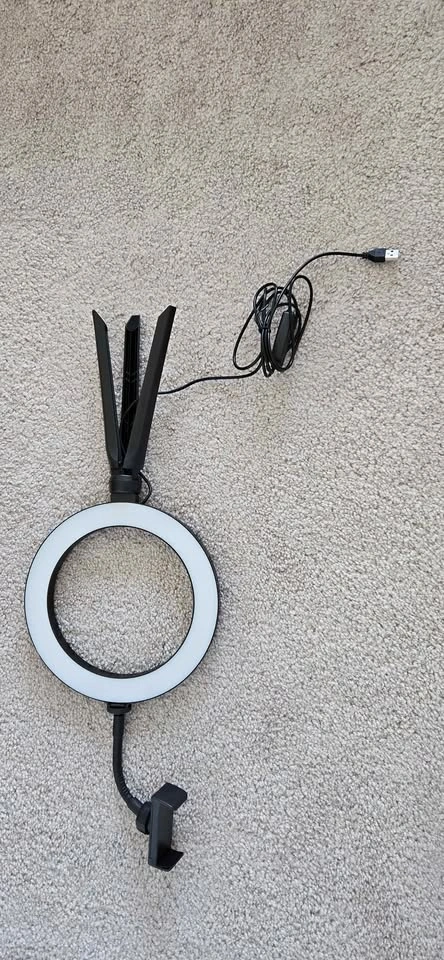 Desktop LED Ring Light with Tripod & Phone Holder – Like New