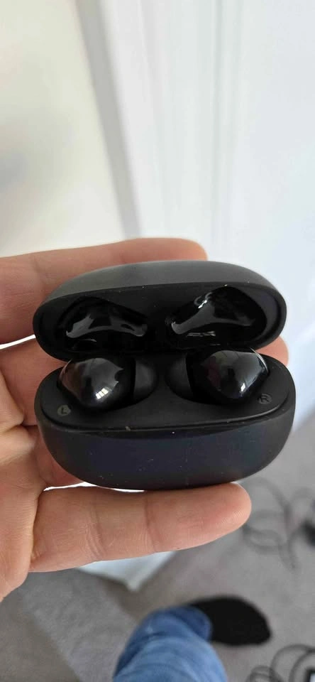 Bluetooth Wireless Headphones - Noise Cancelling - Excellent Con