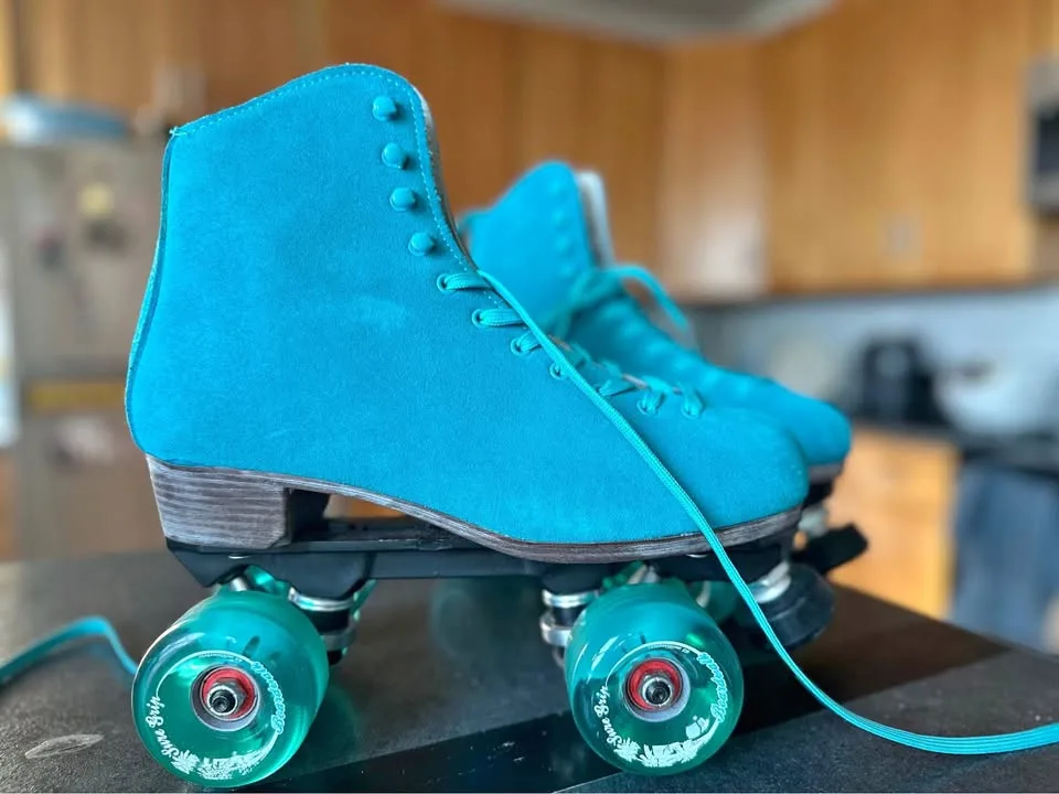 Sure-Grip Boardwalk Roller Skates – Teal Suede – Unisex thumbnail