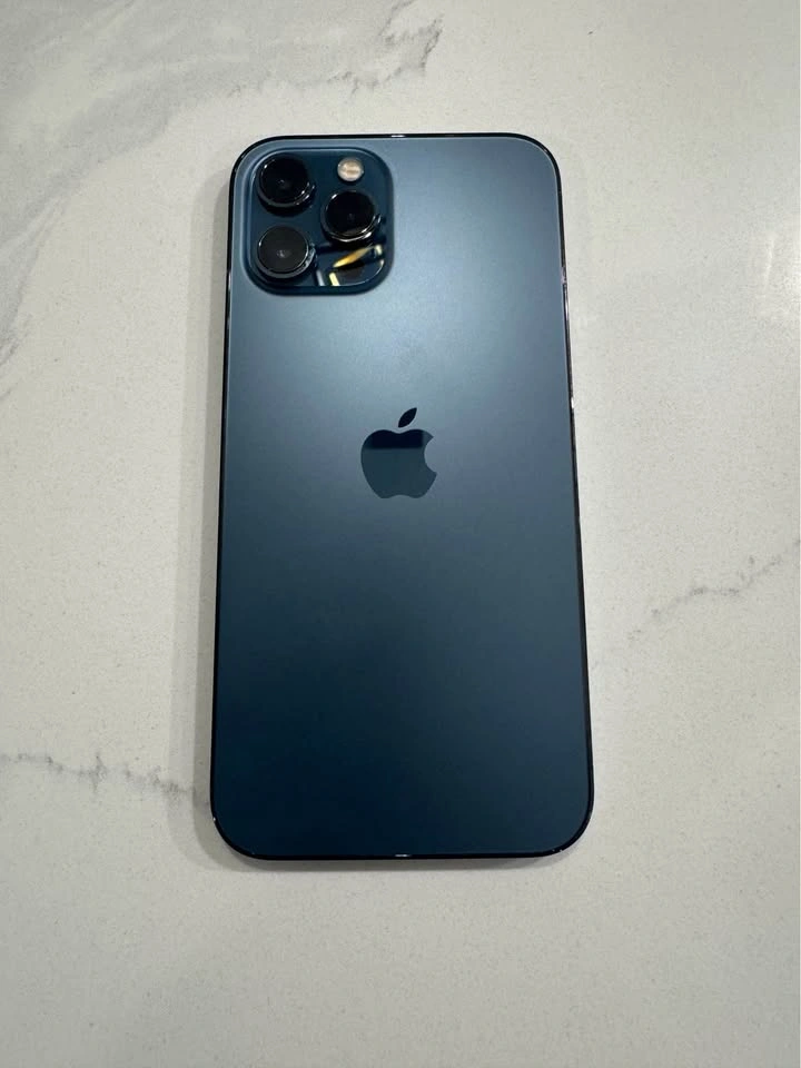 iPhone 12 Pro Max - photo 2