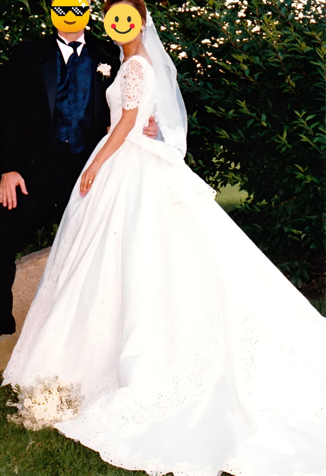 Petite Lace Ball Gown Wedding Dress + Accessories Sz 1-2
