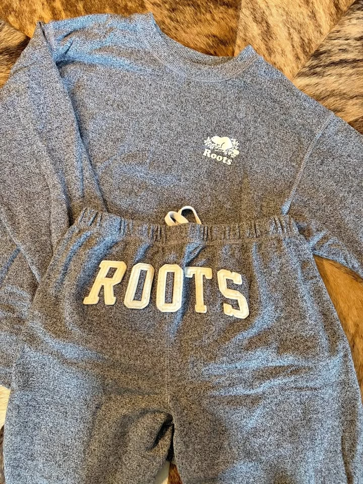 Roots Organic Relaxed Cooper Crewneck - SMALL