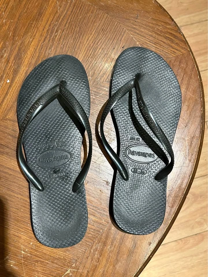 Havaianas Black Flip Flops Size 35-36 (US 6W)
