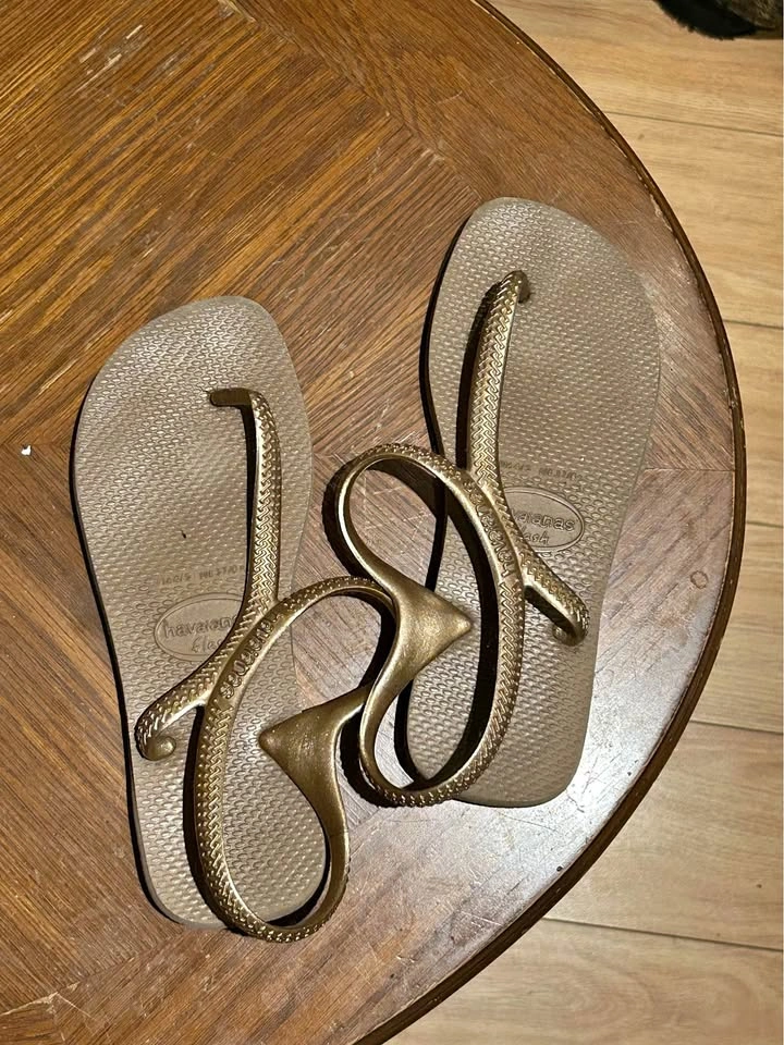 Havaianas Flash Rose Gold Flip Flops Size 35-36